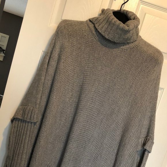 Alya Sleeved Grey Poncho - Picture 1 of 7